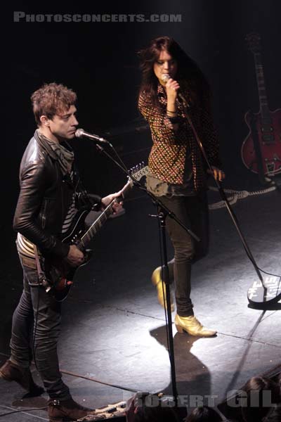 THE KILLS - 2008-10-28 - PARIS - Le Bataclan - Alison Nicole Mosshart - James William Hince